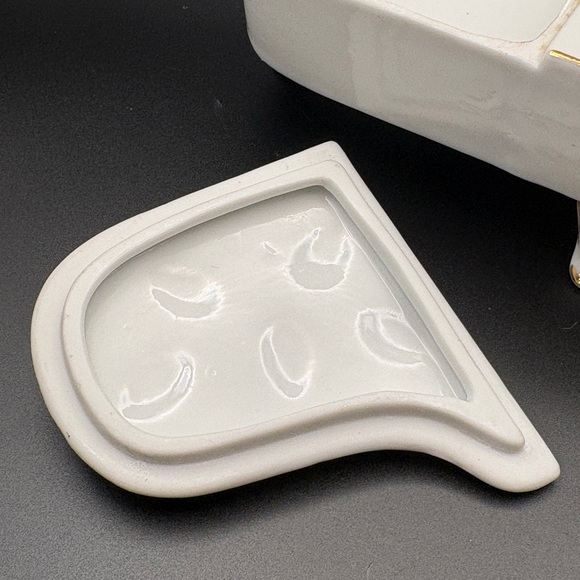 Vintage DeVilbiss Ceramic Floral Piano W/Gold Accents Candle Holder Trinket Box - Picture 9 of 16